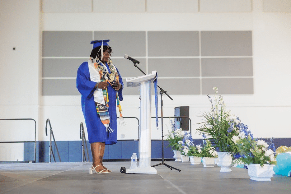 Senior Imuntinyan Aigbuza leads graduates in reciting the Wave-Maker Affirmation